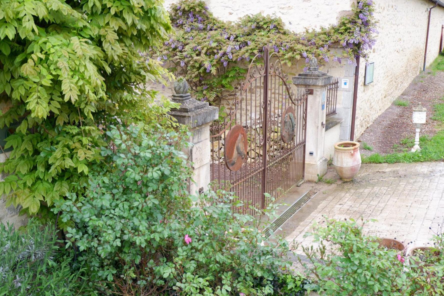 Hotel Moulin De Petoulle Charenton-du-Cher Exterior foto
